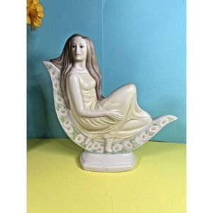 Goebel Awakening Lady Signed by Laszlo Ispanky 1979 Limited Edition Figurine #28